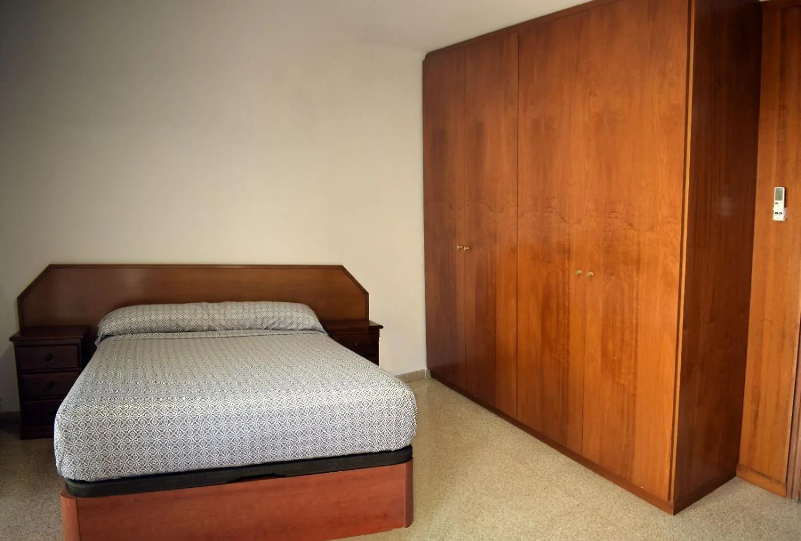 Apartamentos Atlas Terrassa IV contacts